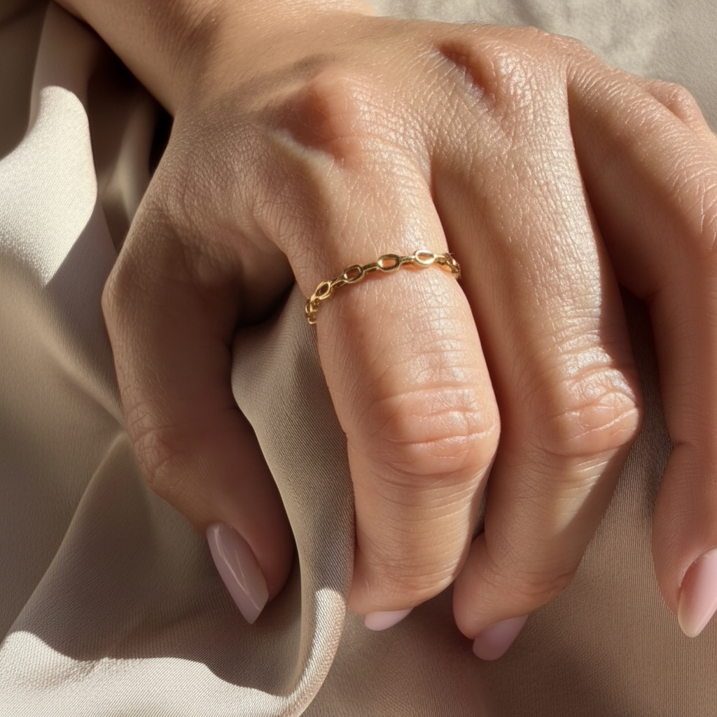 Gold Chain Ring - Close Up 1:1